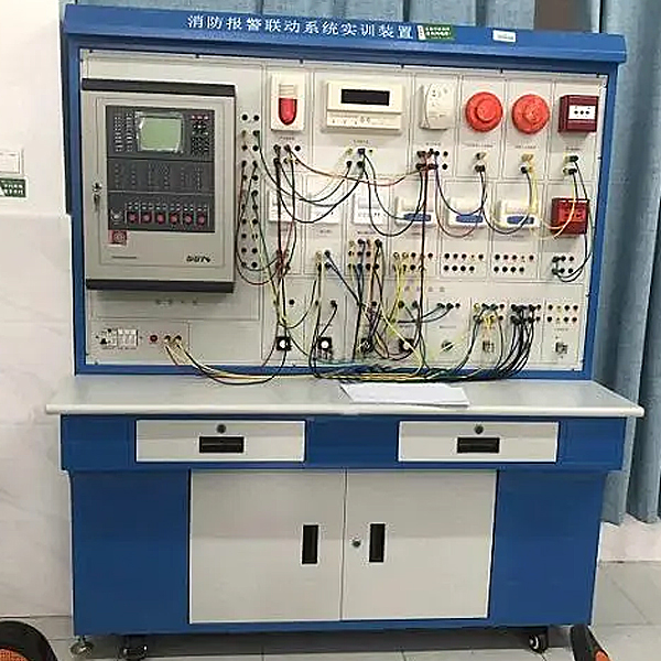 通過PLC實驗臺學習物流自動化技術(shù),提高效率降低成本。(圖2) 通過PLC實驗臺學習物流自動化技術(shù),提高效率降低成本。(圖2)
